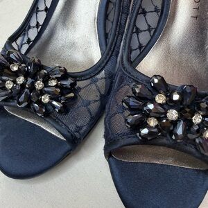 Women's Karen Scott Navy Satin & Lace Jeweled Peep-Toe Heels Size 7.5 Gorgeous